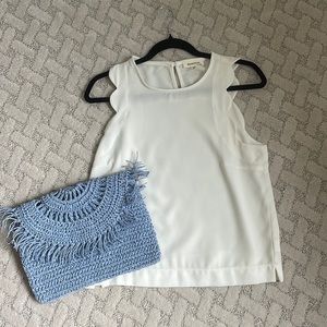 Scalloped edge top